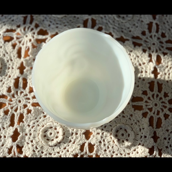 Milk Glass Tulip Shape Vase Swirl Design - Picture 6 of 10